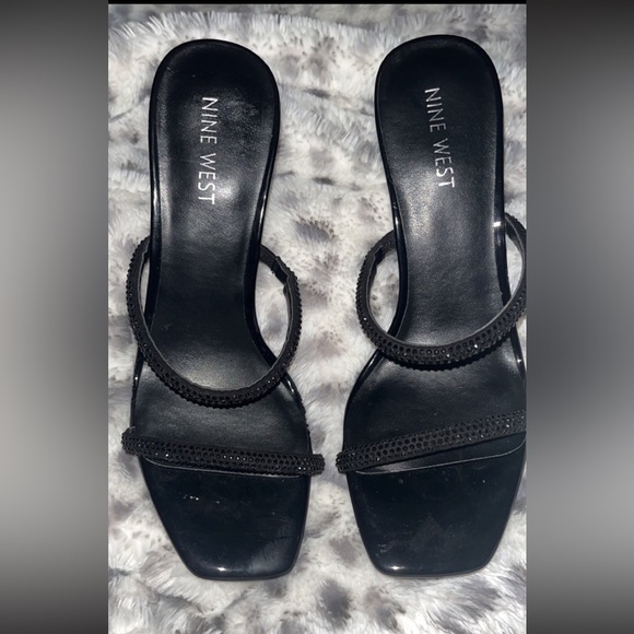 Heels - Picture 1 of 4